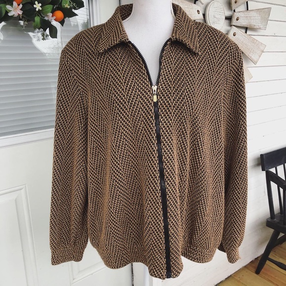 Vintage Jackets & Blazers - VINTAGE Alfred Dunner Collared Black & Gold Jacket